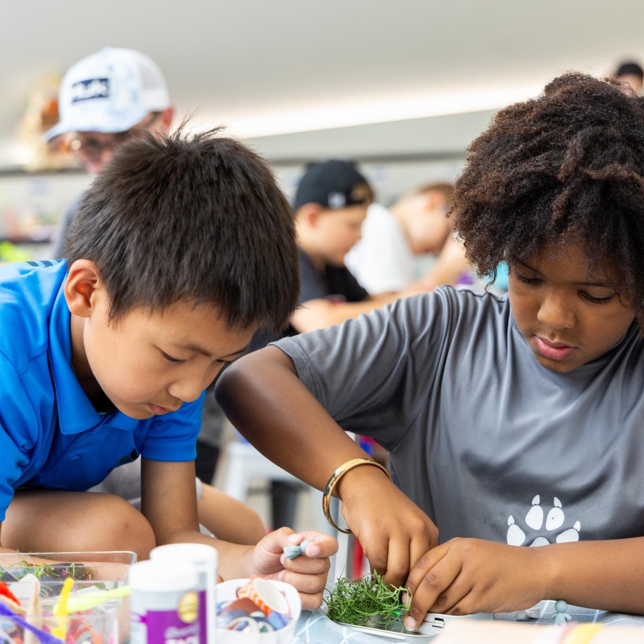 Block image kids making art